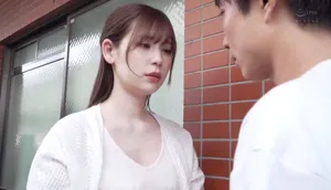 Anh xã tẻ nhạt, cô vợ nhận ra cậu thanh niên nhà sát bên tốt hơn
