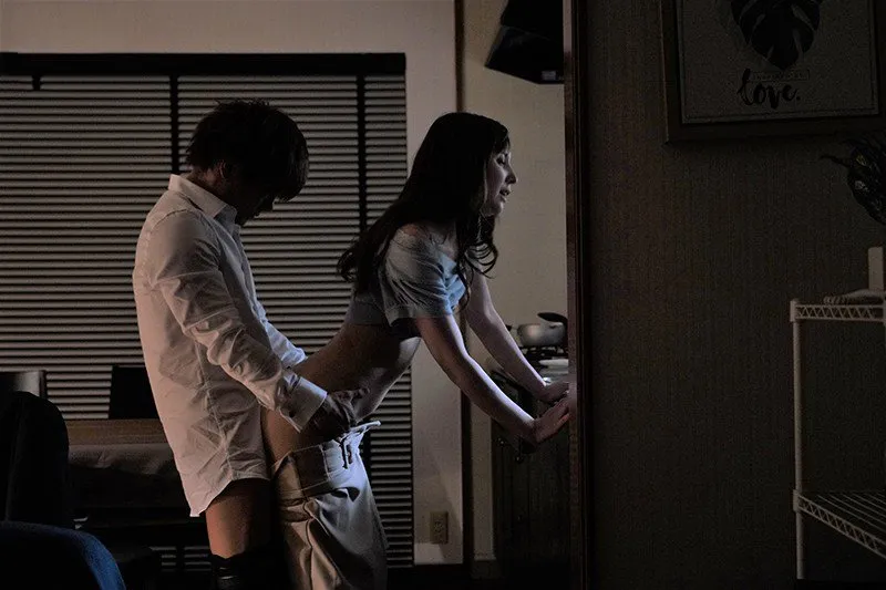 Quản lý đi công việc, cậu nhân viên đến nhà xxx bà xã ông ấy