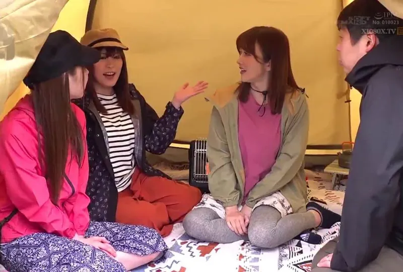 Chuyện lạ đời, ông xã thay vợ yêu đi cắm trại với mấy cô bạn của vợ yêu ở khu phố…