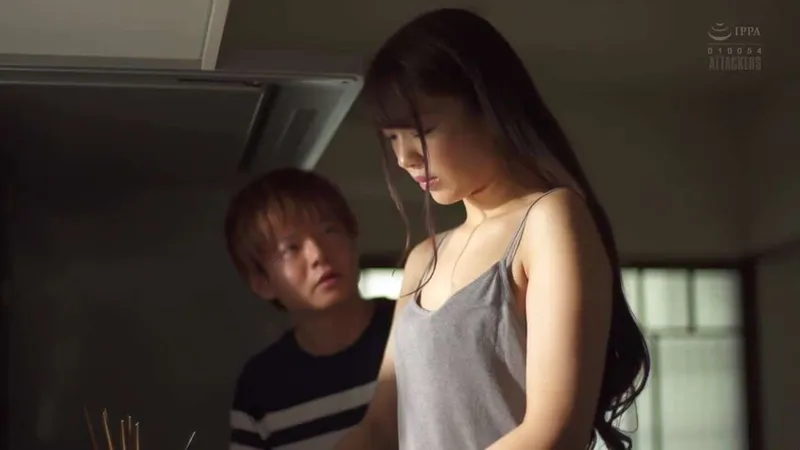 Bồ của chị gái xxx cô em bà xã đang buồn bã vì thất tình