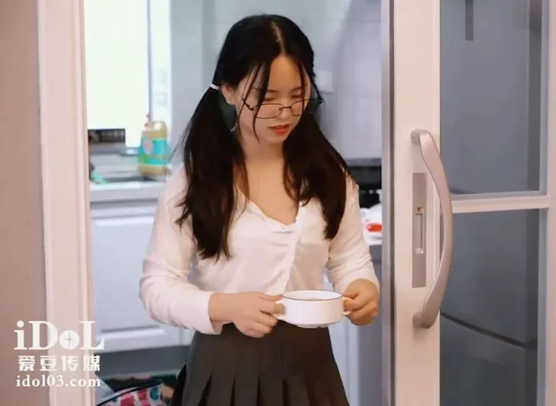 Con yêu về quê ăn tết bị bố dượng nắc vì càng lớn càng ngon