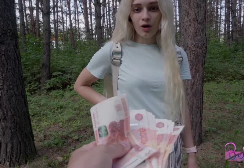 Dùng tiền gạ địt nhân tình hám tiền ngay trong rừng vắng vẻ