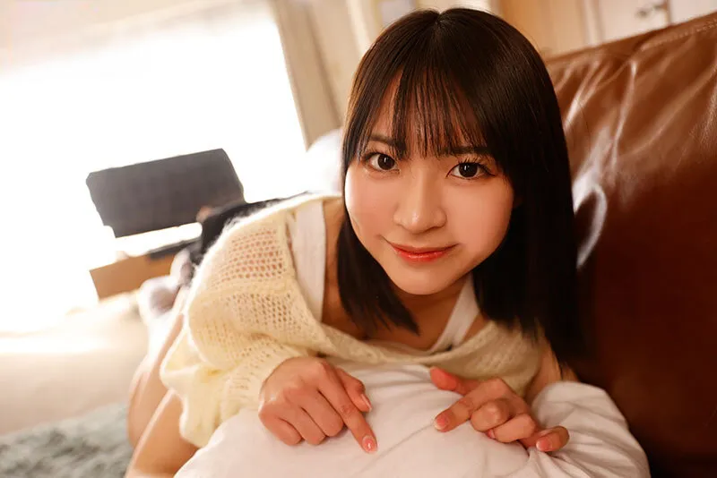 Chị gái lần đầu có anh người yêu còn nhiều ngỡ ngàng nên mượn của quý thằng em tập trước